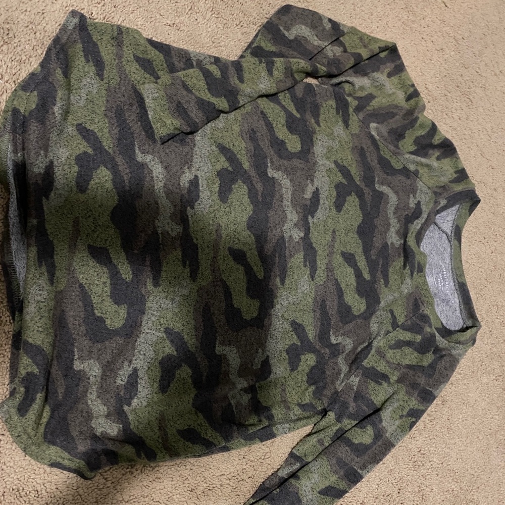 Cute American Eagle Camo Sweater